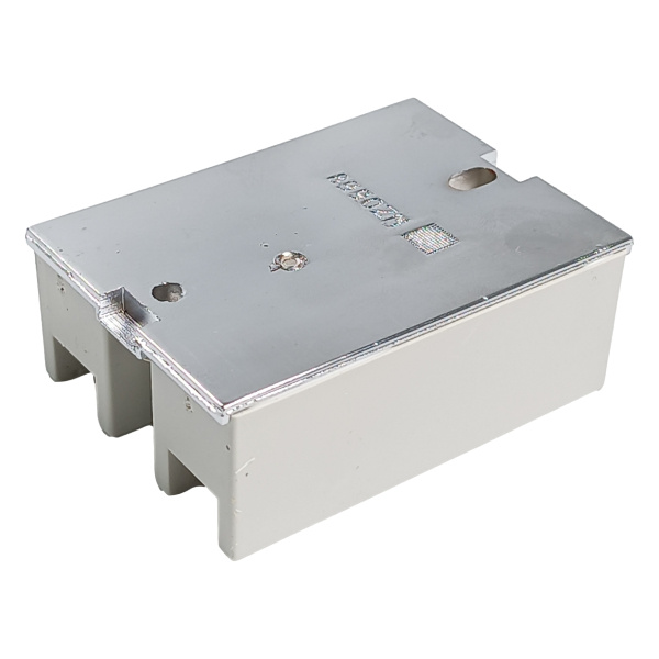 Moduł przekaźnika SSR-40DA 40A/380V - zbliżenie na zaciski