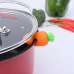 Pot lid stopper - carrot - silicone lid holder