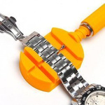 Vise for shortening watch bracelets - Universal tool for adjusting the length of a strap